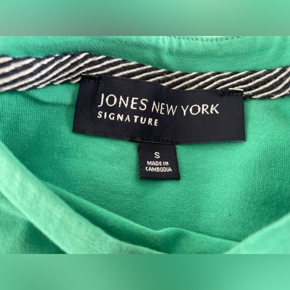 Green Jones New York Short Sleeve Top - Picture 2 of 2